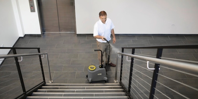 Cleaning stairs with a spray system