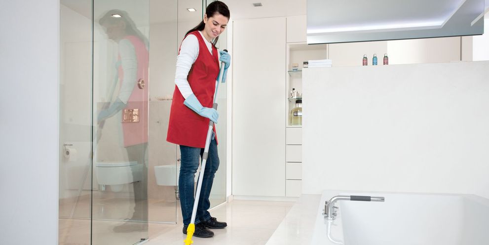 Manual floor cleaning