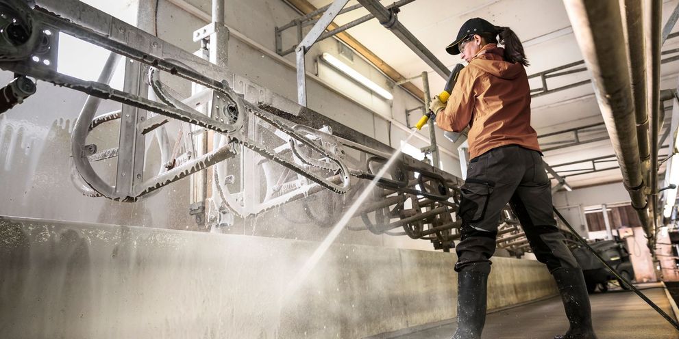 Cleaning a milking parlour