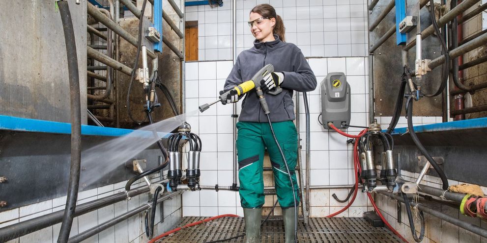 Gentle milking parlour cleaning
