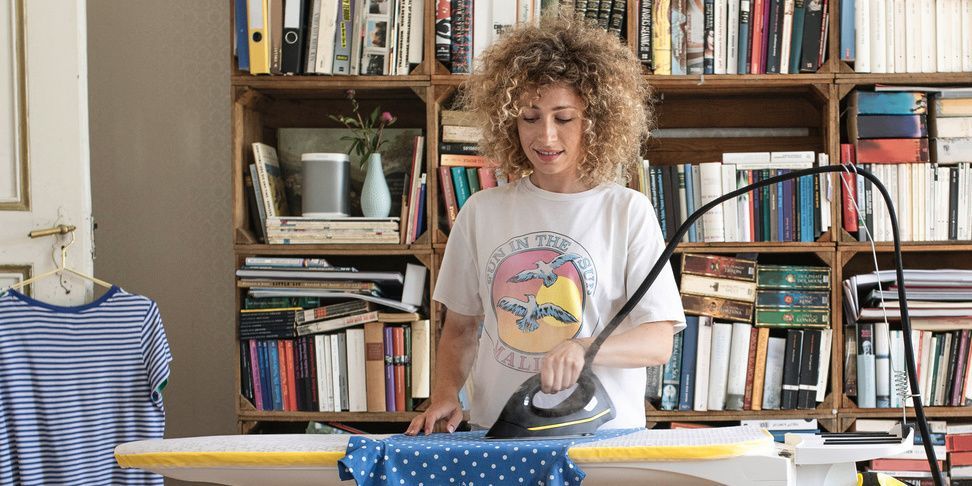 Person is ironing with Kärcher steam pressure iron
