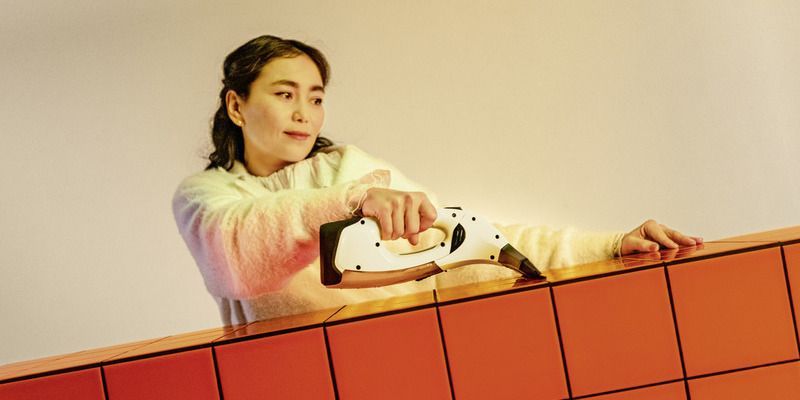 Cleaning shower cabins