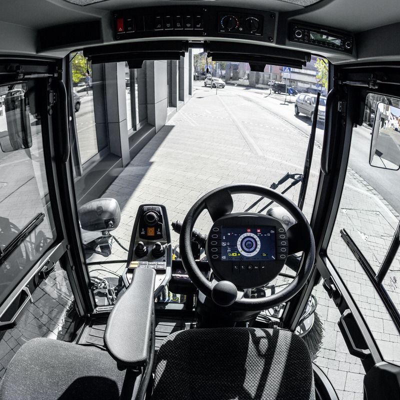 Mașina municipală de măturat MC_130