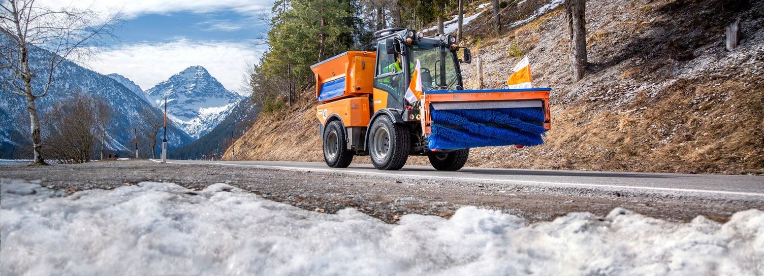 Mașina municipală multifuncțională Holder S 75 Mașina municipală multifuncțională Holder S 75