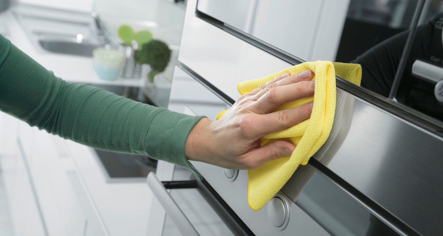 Cleaning the oven