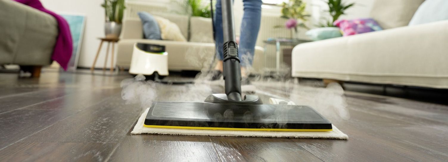 Cleaning parquet and laminate with a steam cleaner