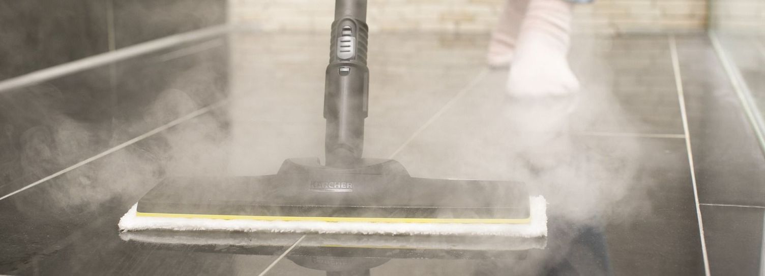 Cleaning tiles with the Kärcher steam cleaner