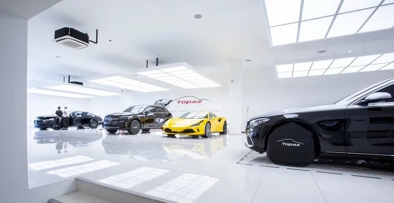 medium topaz showroom