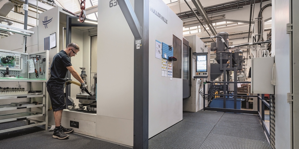 Man cleans machine with Kärcher vacuum cleaner Man cleans machine with Kärcher vacuum cleaner