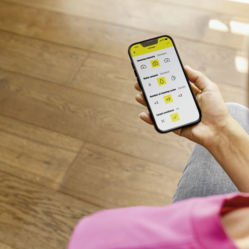 Controlling the robot vacuum mop via the app on your Smartphone