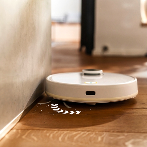 Robot Vaccum Cleaner with side brush along edges