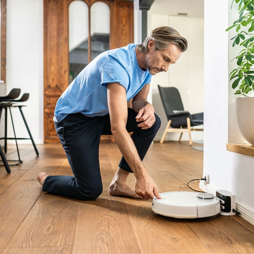 Operating directly at the Robot Vacuum Cleaner
