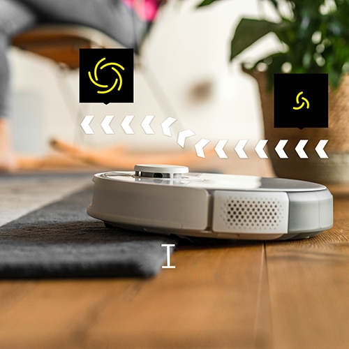 Robot vacuum cleaner detects carpet with ultrasound sensor