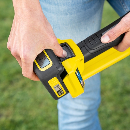18 V pilin (akünün) yüksek çit budama makinesine takılması