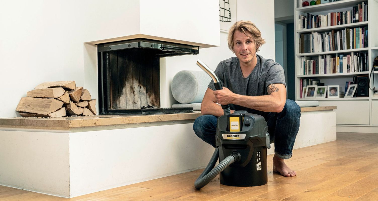 Ash vacuum