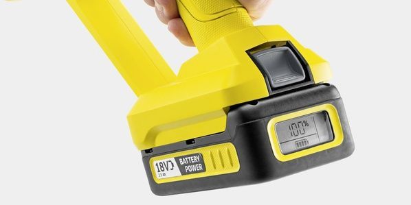 The Kärcher 18 V rechargeable battery with LCD display in detail