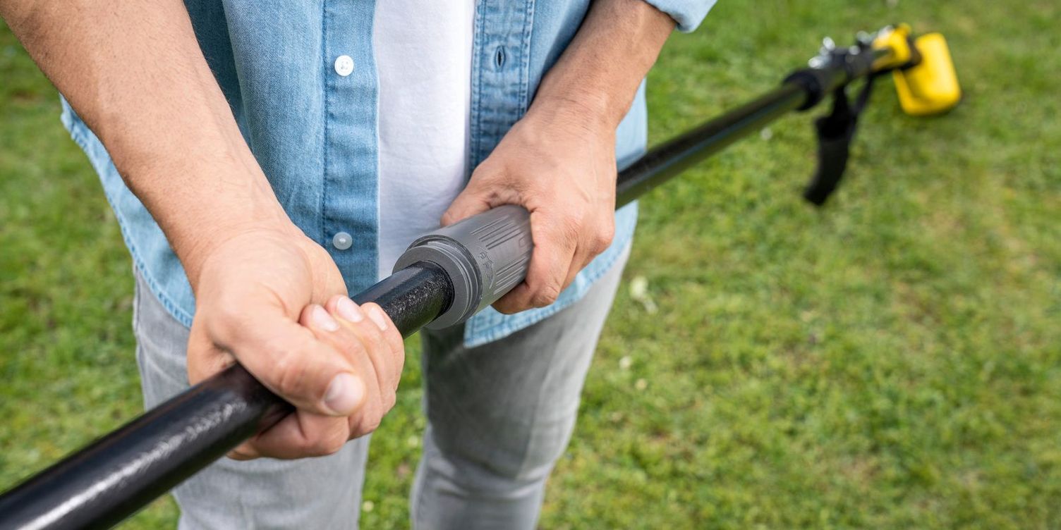 Easy storing battery pole saw