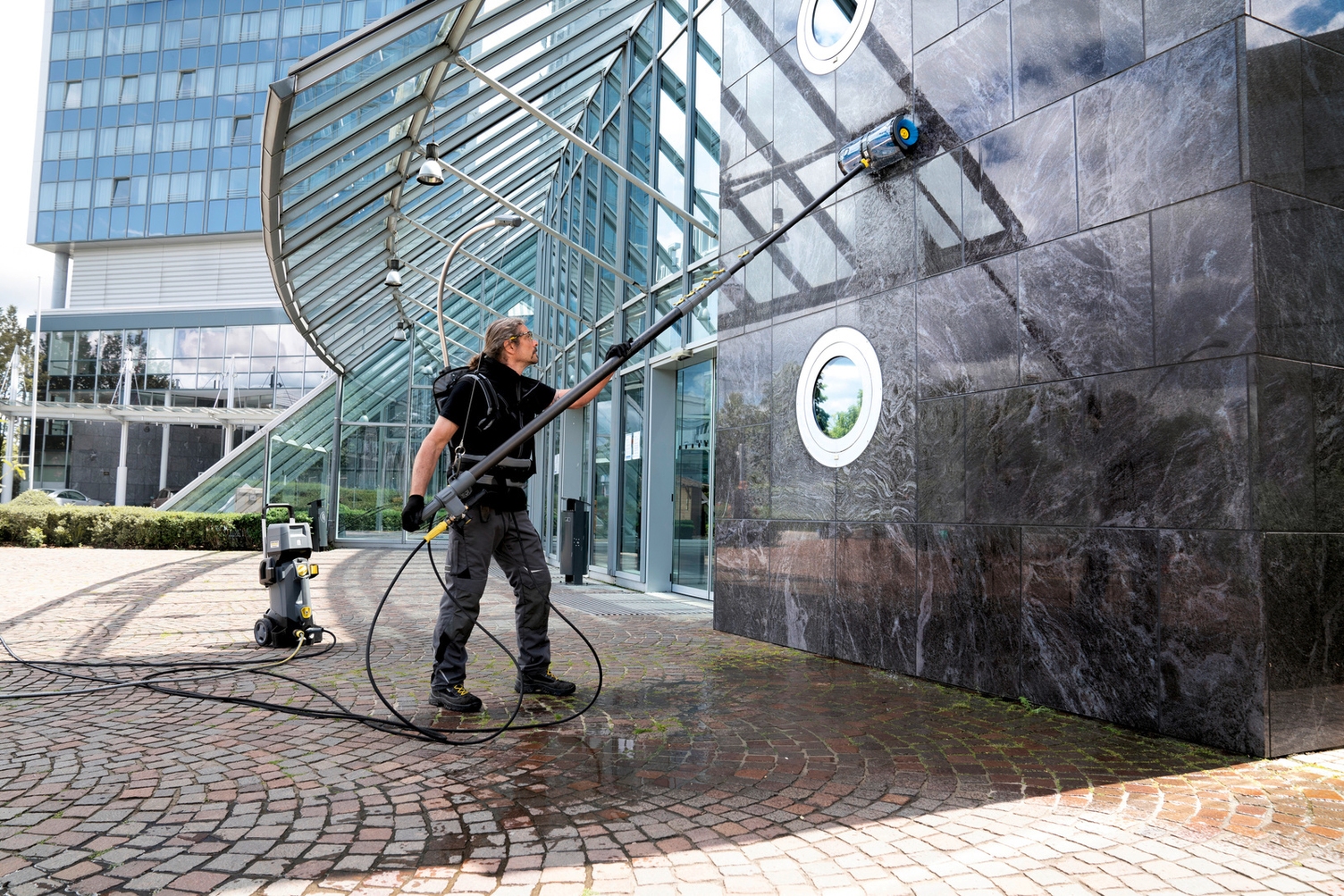 medium facade cleaning