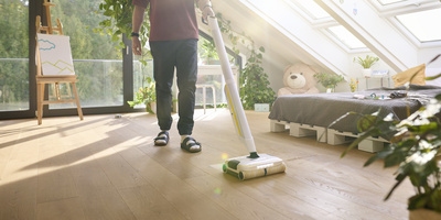 Person cleaning the living room with a Kärcher floor cleaner
