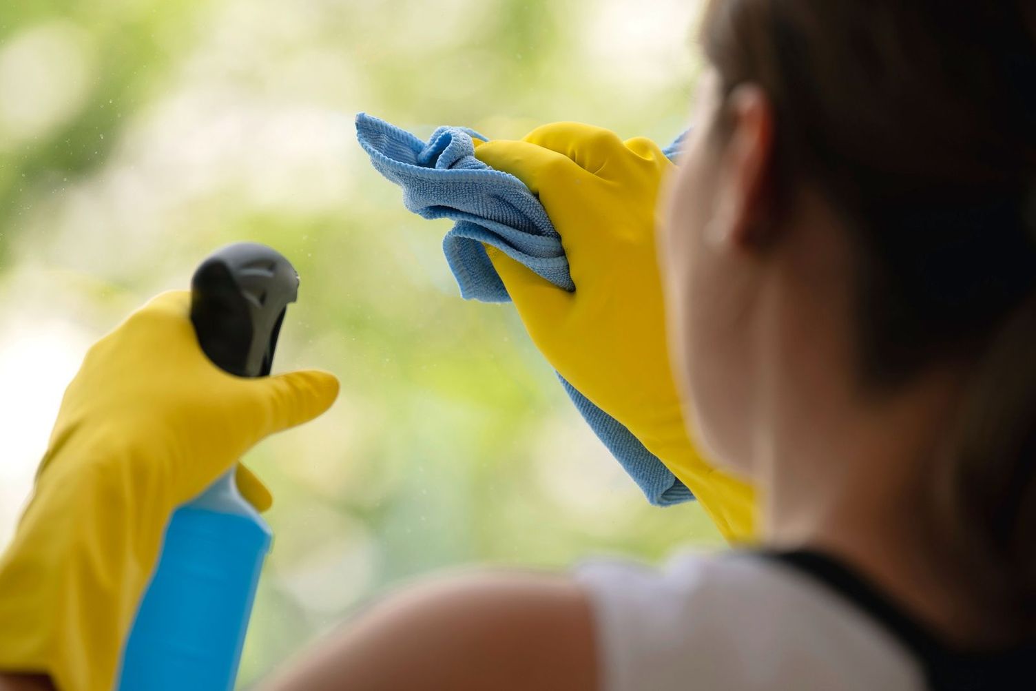 Cleaning agents for cleaning windows