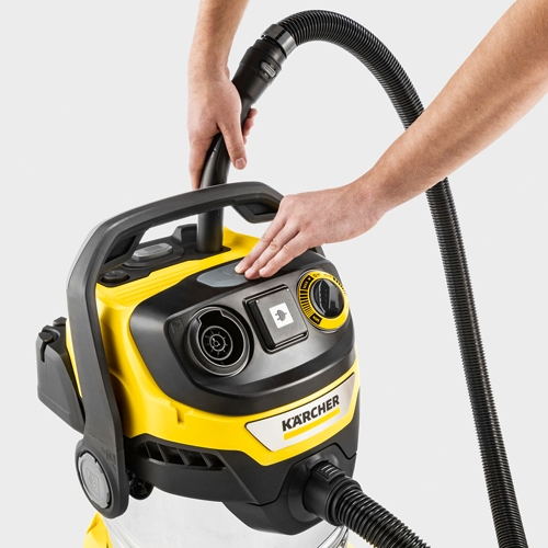 Wet and dry vacuum cleaners with integrated filter cleaning 