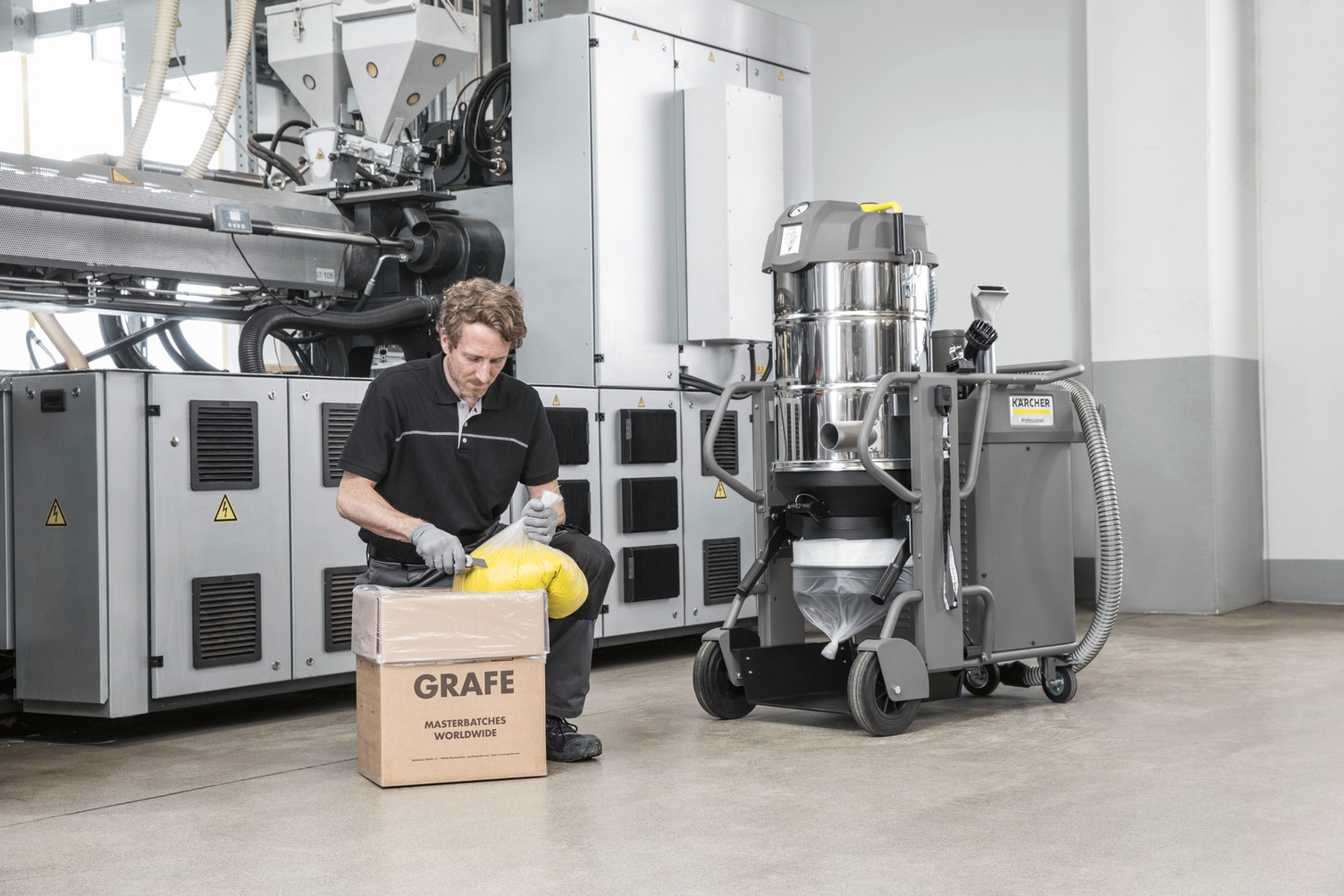 Workplace cleaning with indusrtial vacuums
