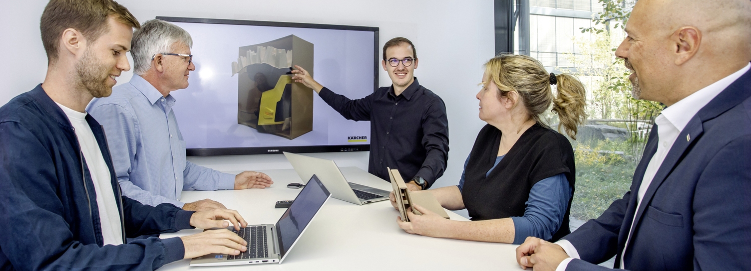 The Kärcher team gets together to discuss sustainable packaging