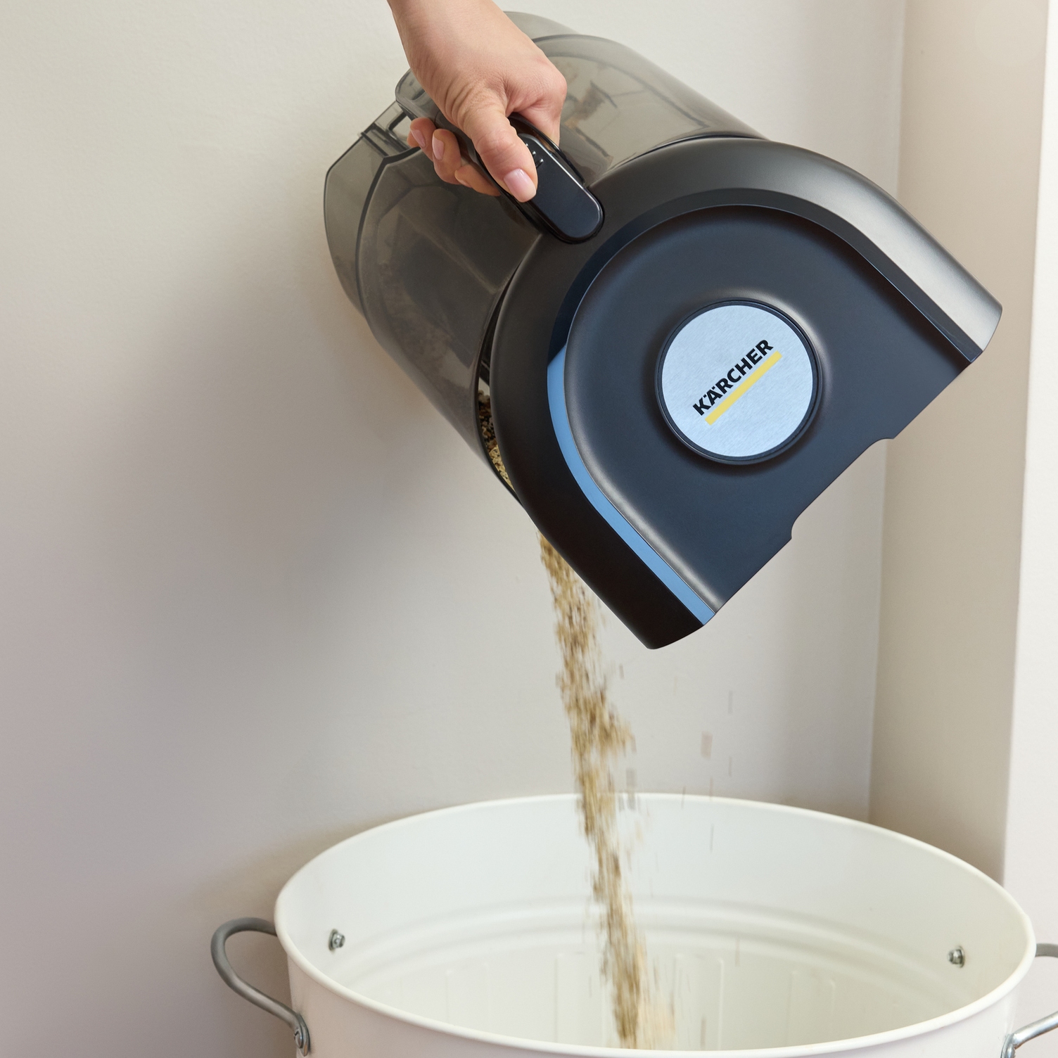 Kärcher Vacuum cleaner with bag handle
