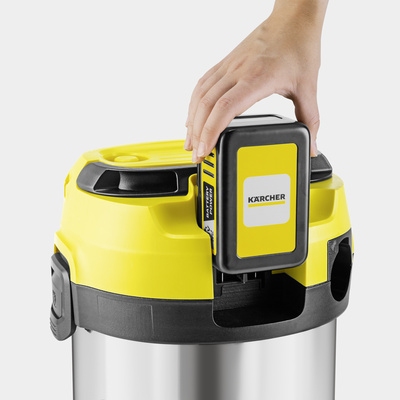 Removing the 18 V battery from the wet and dry vacuum cleaner