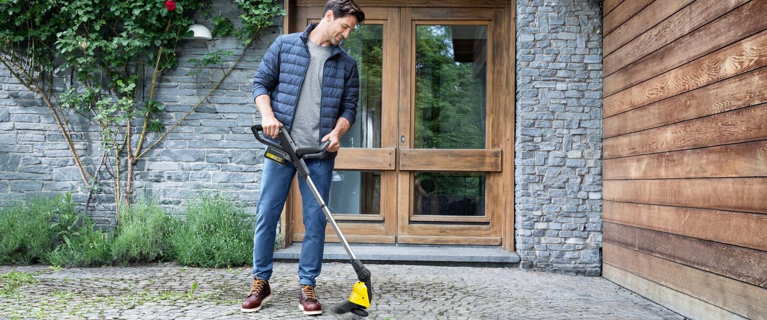 Cleaning pavers with the Kärcher WRE weed cleaner 