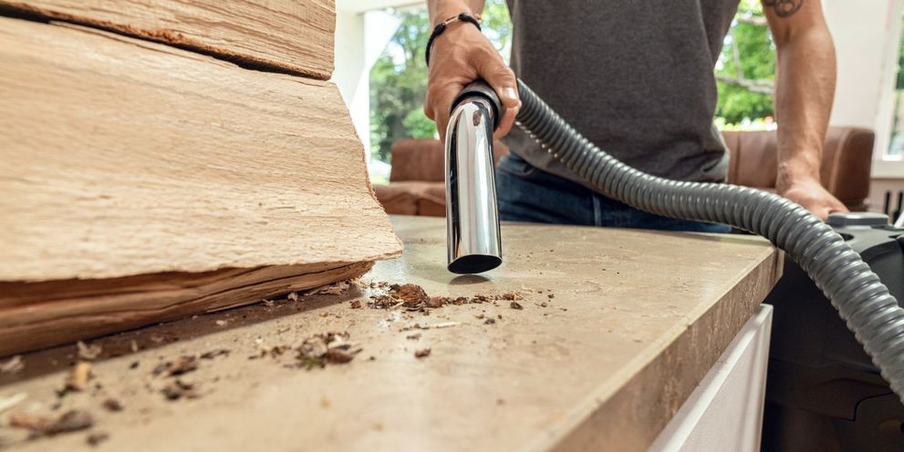 Wood splinters are vacuumed with an ash vacuum cleaner