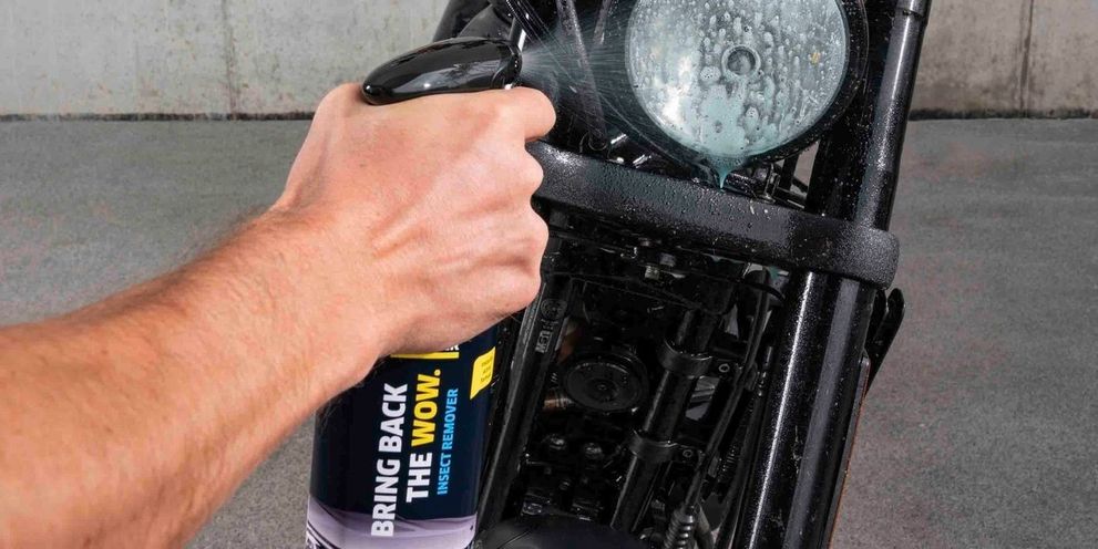 Insect remover on headlight Kärcher insect remover is sprayed onto the motorcycle’s headlight