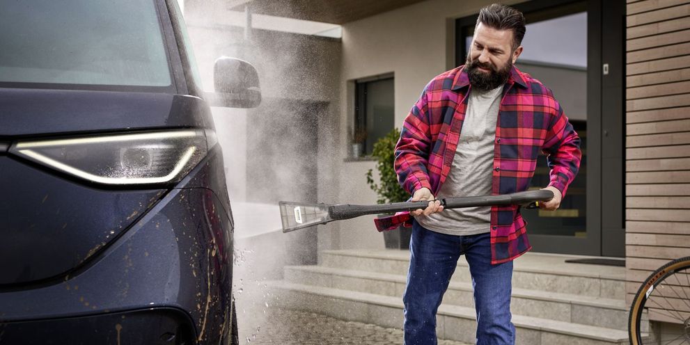 Pre-cleaning Kärcher tips: pre-cleaning when washing the car