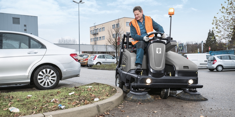 Cleaning car parks with a Kärcher vacuum sweeper