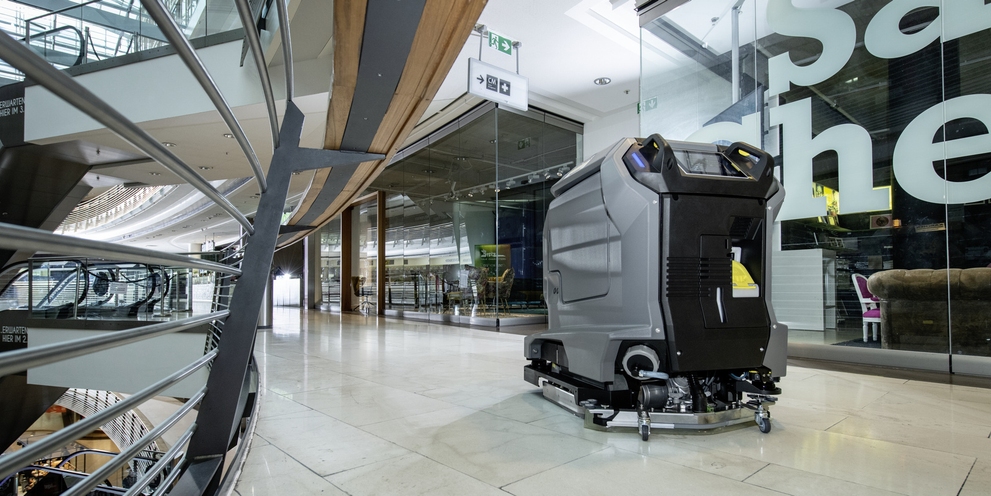 Automatic cleaning with robotics