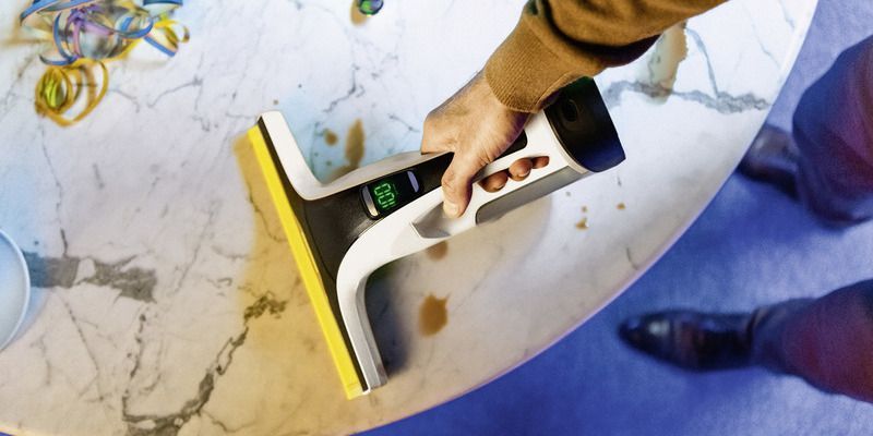 Vacuuming liquids