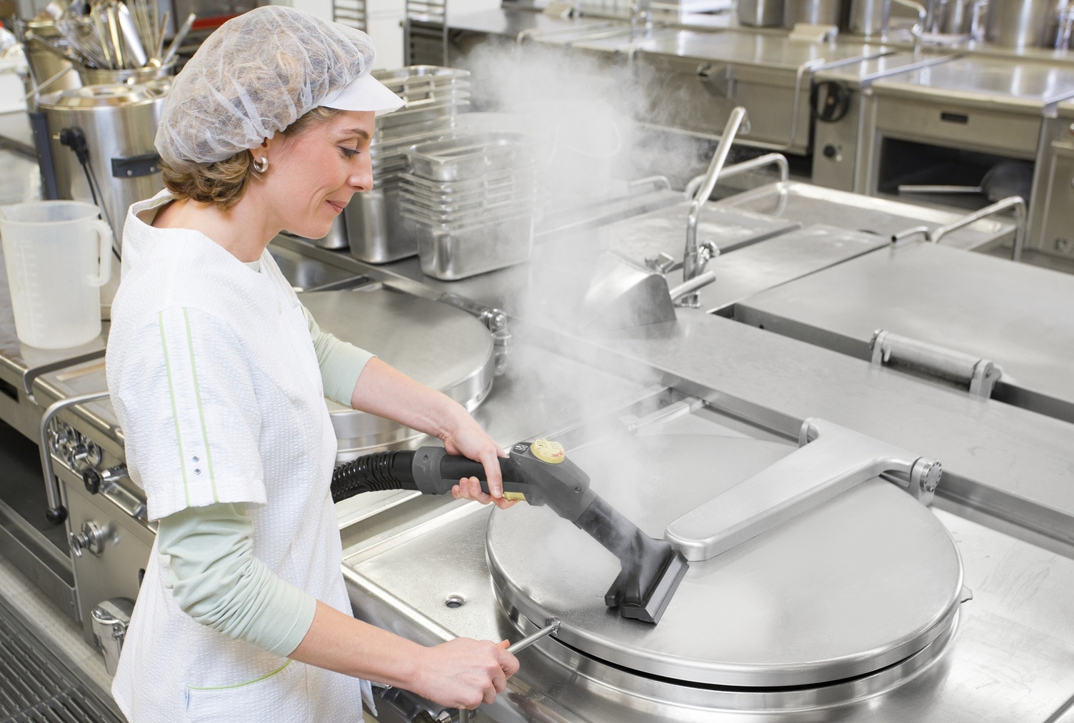 Cleaning with steam Cleaning with steam