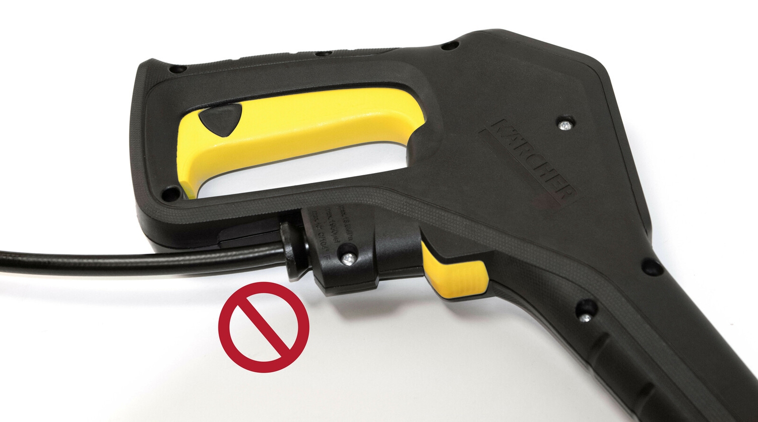 High pressure hose incorrectly attached to Power Control spray gun High pressure hose incorrectly attached to Power Control spray gun