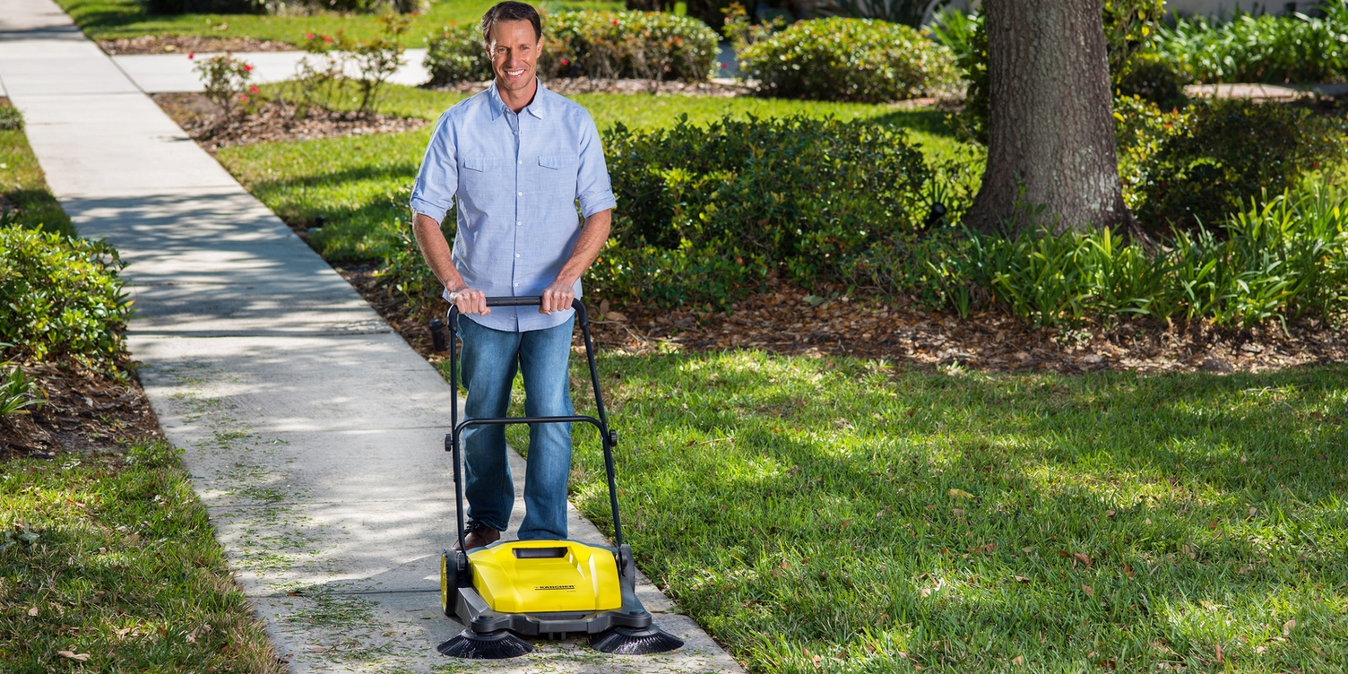 Karcher S650 Sweeps Sidewalks