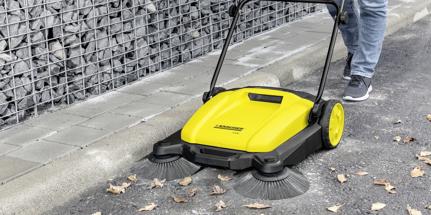 Karcher S650 Push Sweeper Cleans Edge to Edge
