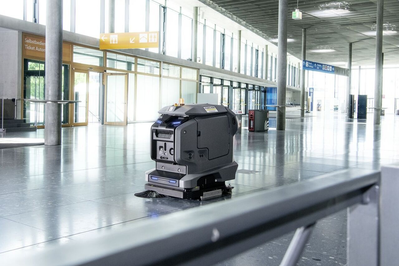 Kärcher cleaning robot at the airport