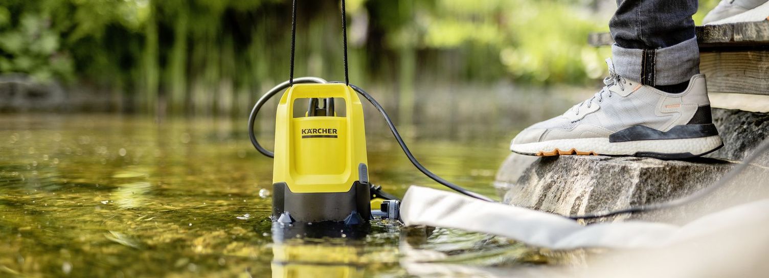 Pond cleaning with a submersible pump Pond cleaning with Kärcher submersible pump