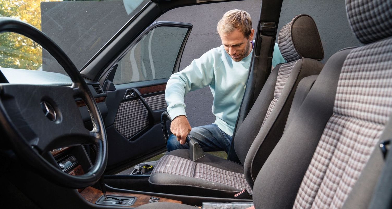 Car seats are cleaned with the carpet cleaner Kärcher tips: Thoroughly clean the interior