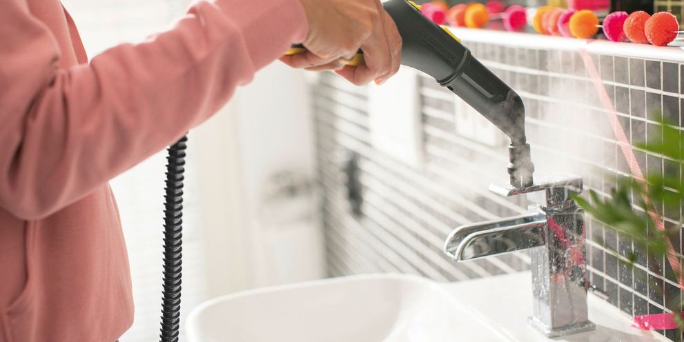 Descaling with a steam cleaner and round brush Descaling with a Kärcher steam cleaner