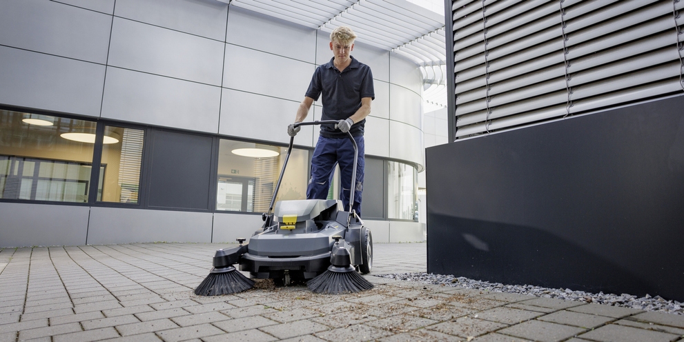 Green space maintenance/Outdoor cleaning Green space maintenance/Outdoor cleaning