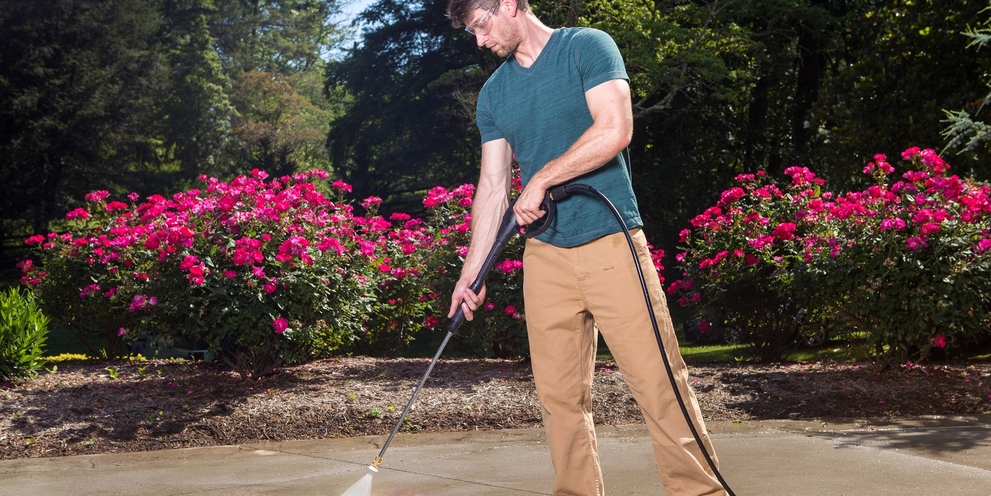Karcher G3000 Gas Pressure Washer Cleans Concrete Driveway