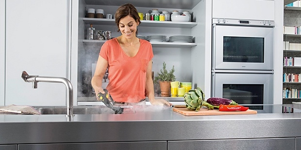 Kitchen cleaning with steam Kitchen cleaning with steam