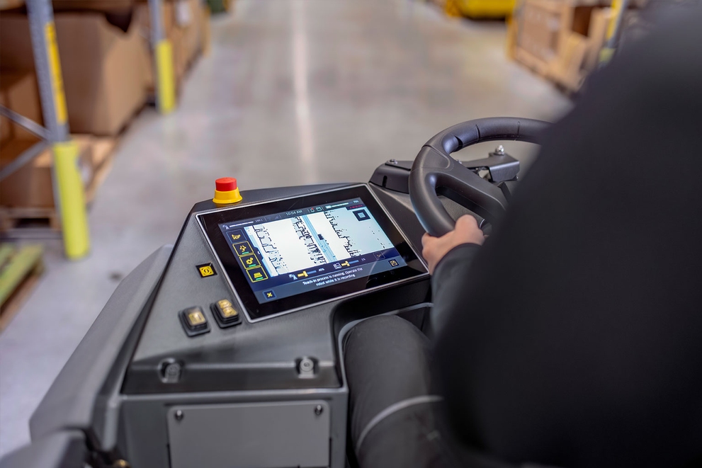 Simple Controls The dashboard of the KIRA B 200 is shown with a touchscreen interface and manual controls.