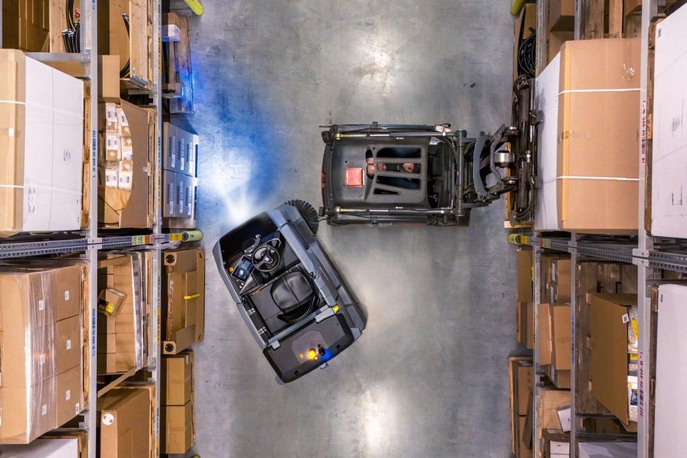 Smart Detection System Aerial view of a KIRA unit sensing obstacles along its cleaning route.