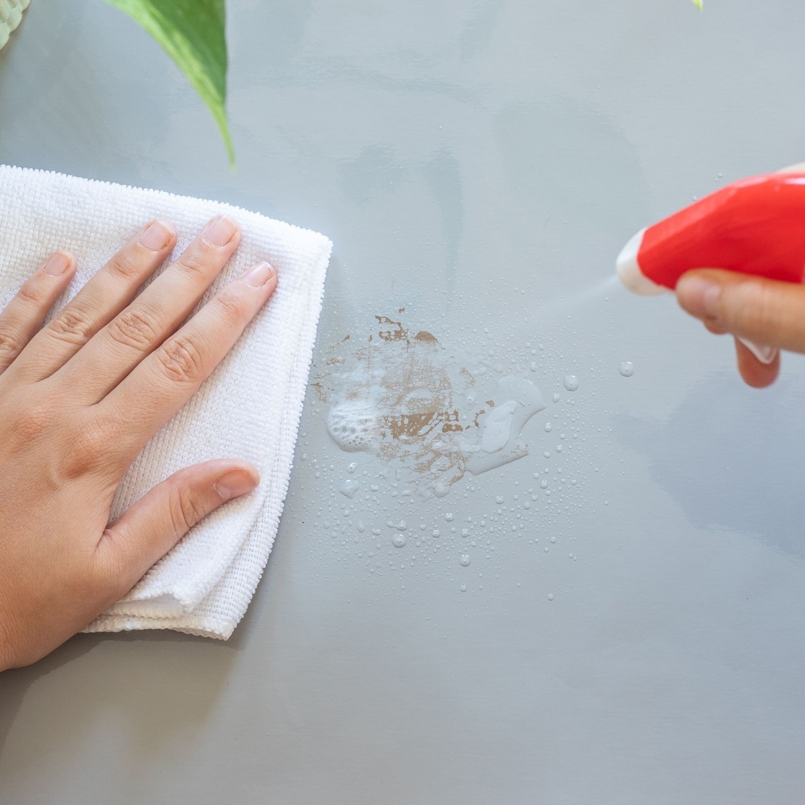 Cách bóc băng dính không để lại keo